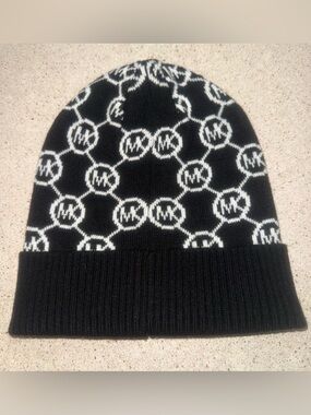 MICHAEL Michael Kors Black and White Logo Knit Hat💕